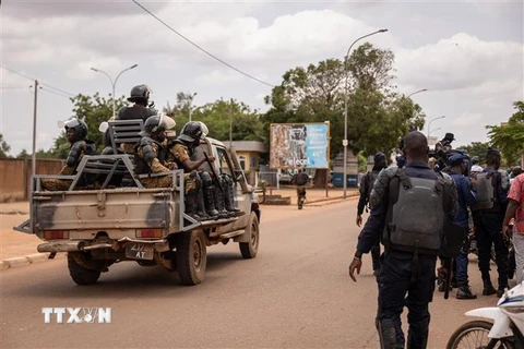 Binh sỹ Burkina Faso được triển khai trên đường phố thủ đô Ouagadougou, ngày 7/7/2022. (Ảnh minh họa: AFP/TTXVN)
