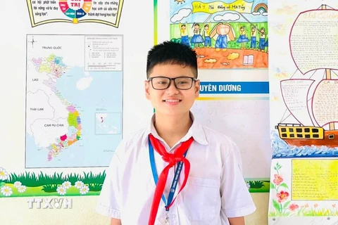 Quảng Ninh: Nam sinh lớp 7 dũng cảm cứu người mắc kẹt trên đường ray