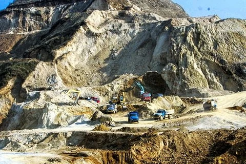 Một mỏ khai thác đất hiếm tại Trung Quốc. (Nguồn: caixinglobal)