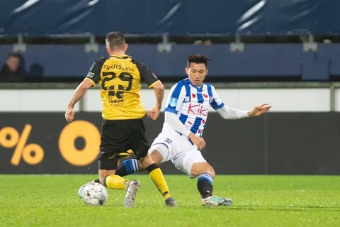 Đoàn Văn Hậu lần đầu ra sân ở đội 1 SC Heerenveen.