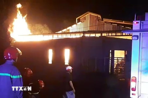 Bình Phước: Cháy nhà kho sản xuất nhang trầm, gây thiệt hại nặng nề