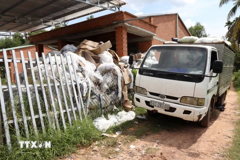 Tây Ninh: Bắt quả tang doanh nghiệp đổ chất thải không đúng quy định