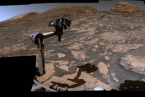 Ảnh toàn cảnh góc rộng đánh dấu 9 năm robot Curiosity lên sao Hỏa