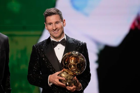 Messi giành danh hiệu Quả bóng Vàng 2021. (Nguồn: AP)