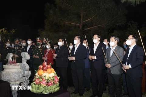[Photo] Thủ tướng dâng hương tưởng niệm Đại tướng Võ Nguyên Giáp
