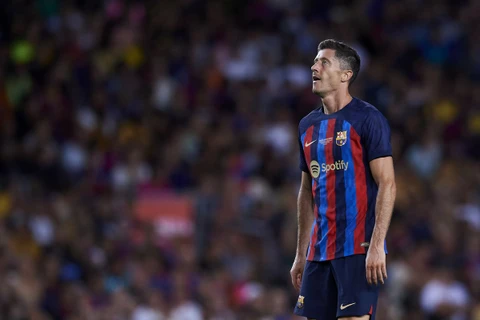 Lewandowski 'bất lực," Barcelona chia điểm ngay trên sân nhà