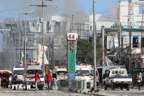 Các tay súng nghi là al Shabaab tấn công căn cứ quân sự Somalia