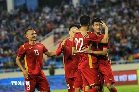 Đội tuyển Việt Nam ngược dòng đánh bại CLB Borussia Dortmund
