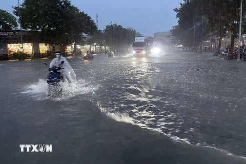 [Photo] Nhiều tuyến đường tại Đà Nẵng bị ngập sâu do mưa lớn liên tục