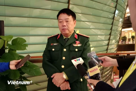 Thiếu tướng Sùng Thìn Cò, đại biểu Quốc hội tỉnh Hà Giang chia sẻ với báo chí. (Ảnh: Hùng Võ/Vietnam+)