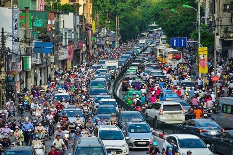 Ùn tắc giao thông là cơm bữa với người dân Thủ đô trong điều kiện hạ tầng không theo kịp với sự phát triển tốc độ nhanh chóng của xe cá nhân. (Ảnh: PV/Vietnam+)