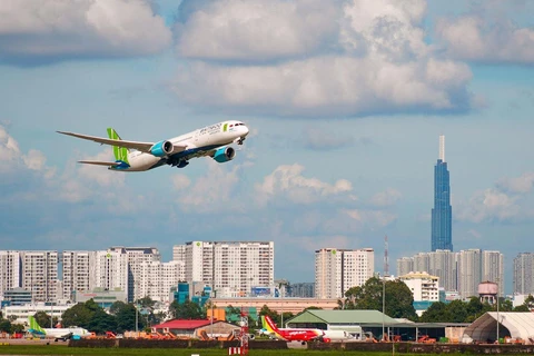 Máy bay của hãng hàng không Bamboo Airways và Vietjet Air. (Ảnh: Hoài Thu/Vietnam+)