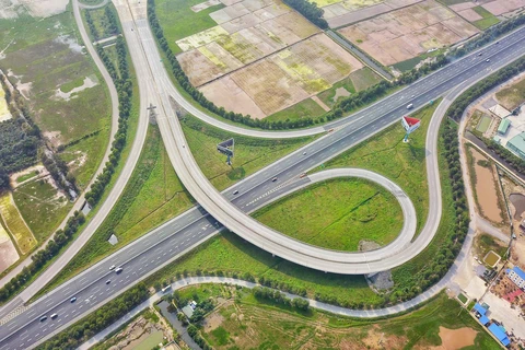 Siêu dự án cao tốc Bắc-Nam: ‘Công trình mẫu mực’ đang gặp khó