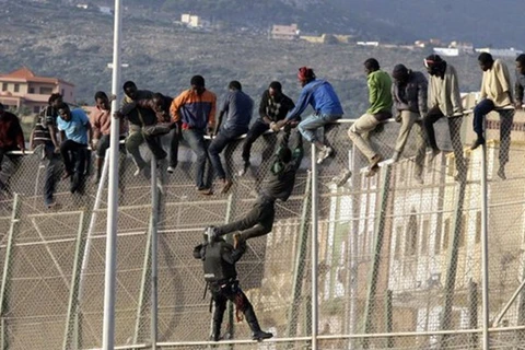 Tây Ban Nha lo ngại tình trạng di cư bất hợp pháp tới vùng Melilla