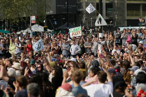 Người biểu tình phản đối biến đổi khí hậu tập trung tại thủ đô London, Anh, ngày 22/4/2019. (Ảnh: THX/TTXVN)