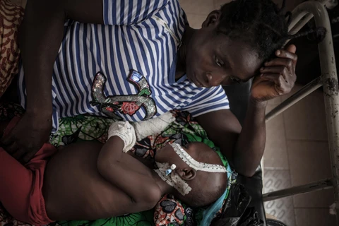 Bệnh nhân nhiễm HIV điều trị tại bệnh viện ở Bangui, CH Trung Phi. (Ảnh: AFP/TTXVN)