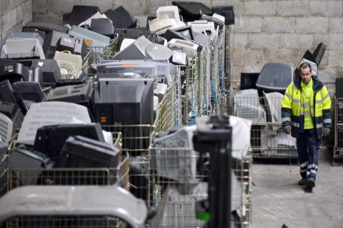 Rác thải điện tử ở Ploufragan, miền tây Pháp. (Ảnh: AFP/TTXVN)