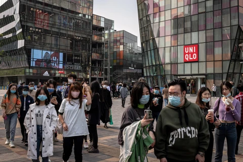 Một cửa hàng của Uniqlo tại Bắc Kinh, Trung Quốc ngày 19/4/2020. (Ảnh: AFP/TTXVN)