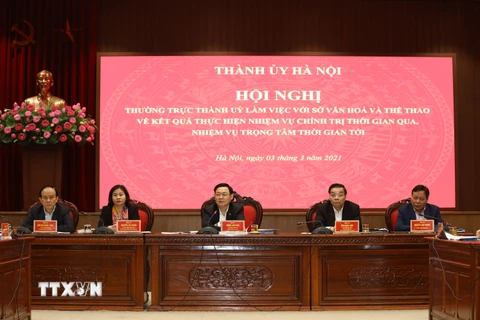 Thường trực Thành ủy Hà Nội chủ trì buổi làm việc với Sở Văn hóa và Thể thao Hà Nội. (Ảnh: Văn Điệp/TTXVN)
