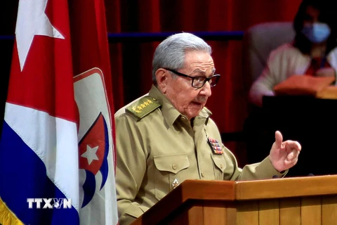Bí thư Thứ nhất Đảng Cộng sản Cuba (PCC), Đại tướng Raúl Castro Ruz phát biểu trong phiên khai mạc Đại hội Đảng Cộng sản Cuba ở La Habana, ngày 16/4/2021. (Ảnh: AFP/TTXVN)