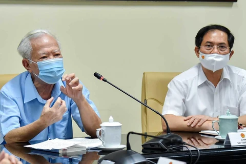 Nguyên Phó Thủ tướng Vũ Khoan và Bộ trưởng Ngoại giao Bùi Thanh Sơn. (Nguồn: vietnamnet.vn)
