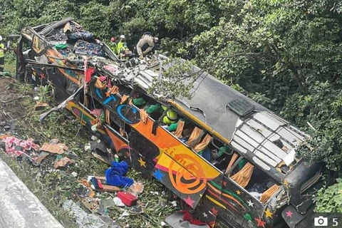 Hiện trường một vụ tai nạn xe buýt tại Brazil. (Nguồn: EPA)
