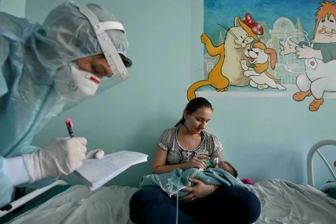 Ukraine đang chứng kiến làn sóng dịch COVID-19 mới tấn công trẻ em nhiều hơn trong những tháng gần đây. (Nguồn: AFP)