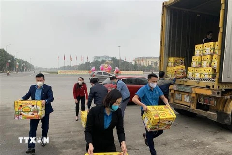 Công đoàn Hưng Yên tiêu thụ nông sản ùn tắc tại cửa khẩu Lạng Sơn. (Ảnh: Đinh Tuấn/TTXVN)