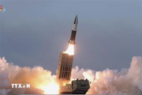 Hình ảnh vụ phóng tên lửa dẫn đường chiến thuật của Triều Tiên ngày 17/1/2022. (Ảnh: YONHAP/TTXVN)