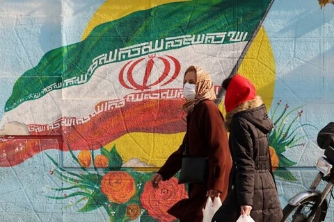 Người dân Iran trên một con phố ở thủ đô Tehran ngày 28/12/2021. (Nguồn: AFP)