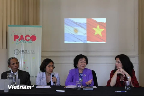 Nguyên Phó Chủ tịch nước Trương Mỹ Hoa phát biểu tại hội thảo về Việt Nam ở Argentina. (Ảnh: Phương Lan/Vietnam+)