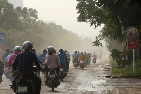 Ngày 15/9, bầu không khí ở thủ đô Hà Nội ô nhiễm nghiêm trọng ở hầu hết các quận. (Nguồn: TTXVN)