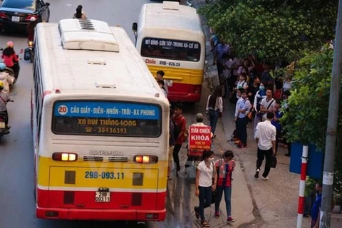 Xe buýt vẫn là xương sống chủ đạo vận chuyển hành khách công cộng của Hà Nội. (Ảnh: Minh Sơn/Vietnam+)