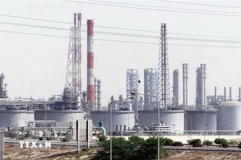 Một cơ sở khai thác dầu tại cảng Jubail, Saudi Arabia. (Nguồn: AFP/TTXVN)