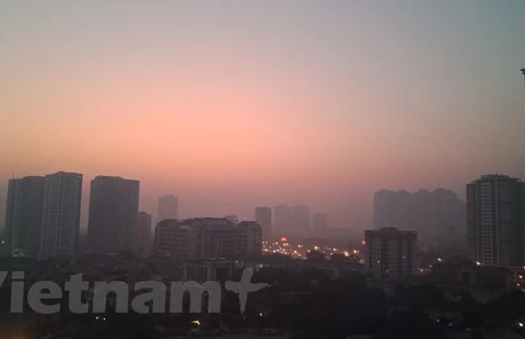 Hiện trạng ô nhiễm không khí tại một số khu vực ở Hà Nội vẫn đáng lo. (Ảnh: Hùng Võ/Vietnam+)