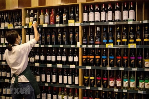 Rượu vang Australia được bày bán tại Bắc Kinh, Trung Quốc ngày 18/8/2020. (Ảnh: AFP/TTXVN) 