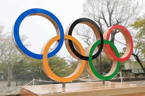 Biểu tượng Olympic tại thủ đô Tokyo, Nhật Bản ngày 14/4/2021. (Ảnh: THX/TTXVN) 
