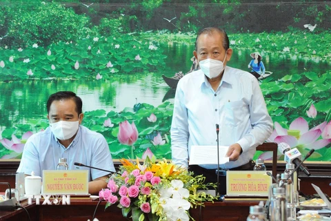 Phó Thủ tướng Thường trực Trương Hòa Bình phát biểu chỉ đạo tại buổi làm việc. (Ảnh: Đức Hạnh/TTXVN)
