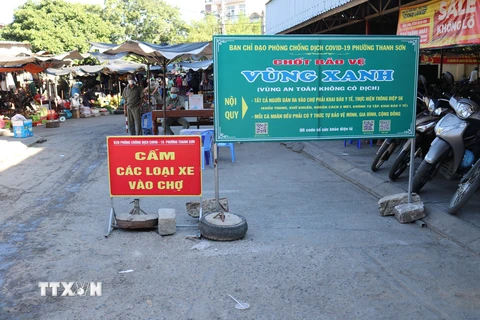 Chốt kiểm soát vùng xanh tại chợ Thanh Sơn (phường Thanh Sơn, thành phố Phan Rang-Tháp Chàm). (Ảnh: Nguyễn Thành/TTXVN)