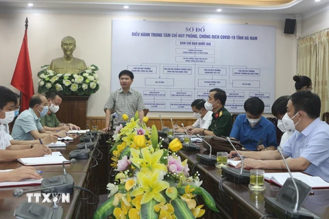 Chủ tịch UBND tỉnh Hà Nam Trương Quốc Huy phát biểu chỉ đạo tại cuộc họp. (Ảnh: Thanh Tuấn/TTXVN) 
