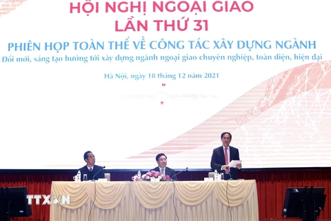 Bộ trưởng Bộ Ngoại giao Bùi Thanh Sơn điều hành phiên thảo luận. (Ảnh: Lâm Khánh/TTXVN)
