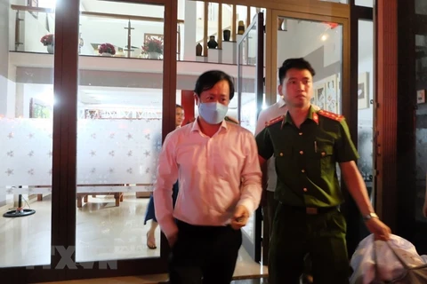 Bắt tạm giam Giám đốc CDC Đà Nẵng Tôn Thất Thạnh. (Ảnh: Văn Dũng/TTXVN) 