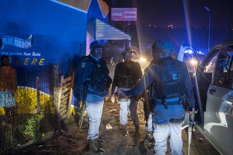 Cảnh sát Nam Phi tại hiện trường một vụ xả súng. (Nguồn: BBC)