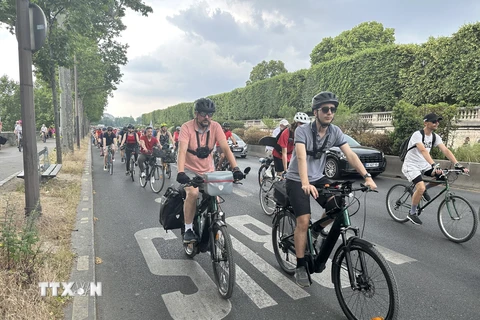 Dã ngoại bằng xe đạp mang tên Hội tụ vùng Paris là hoạt động quy mô lớn nhất của Hiệp hội MBD được tổ chức mỗi năm một lần từ 15 năm nay. (Ảnh: Thu Hà/TTXVN) 