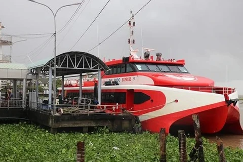 Tàu cao tốc tại Cảng Rạch Giá, thành phố Rạch Giá (Kiên Giang) tạm ngừng hoạt động do thời tiết xấu. (Ảnh: Lê Huy Hải/TTXVN) 