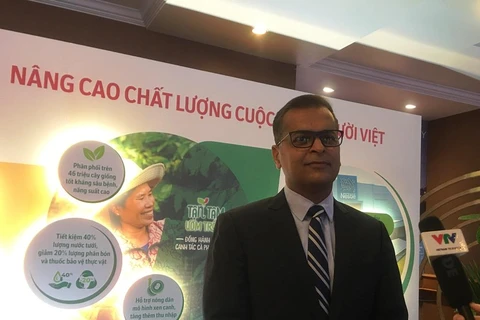 Ông Binu Jacob, Tổng Giám đốc của Nestlé Việt Nam, Đồng Chủ tịch Hội đồng Doanh nghiệp vì sự Phát triển bền vững Việt Nam trao đổi với báo chí. (Ảnh: Vietnam+)