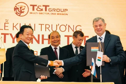 Trao thỏa thuận hợp tác khung giữa tỉnh Kaluga và T&T Group.