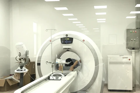 Điều trị, chụp chiếu cho bệnh nhân tại một bệnh viện. (Ảnh: PV/Vietnam+)