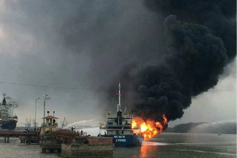 Tàu chở dầu bỗng dưng phát nổ, gây cháy lớn tại Hải Phòng 