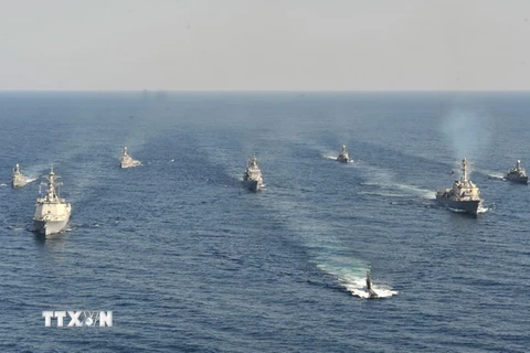 Tàu chiến Hàn Quốc và Mỹ tham gia tập trận Đại bàng non ở bờ biển phía tây Hàn Quốc. (Nguồn: Yonhap/TTXVN)